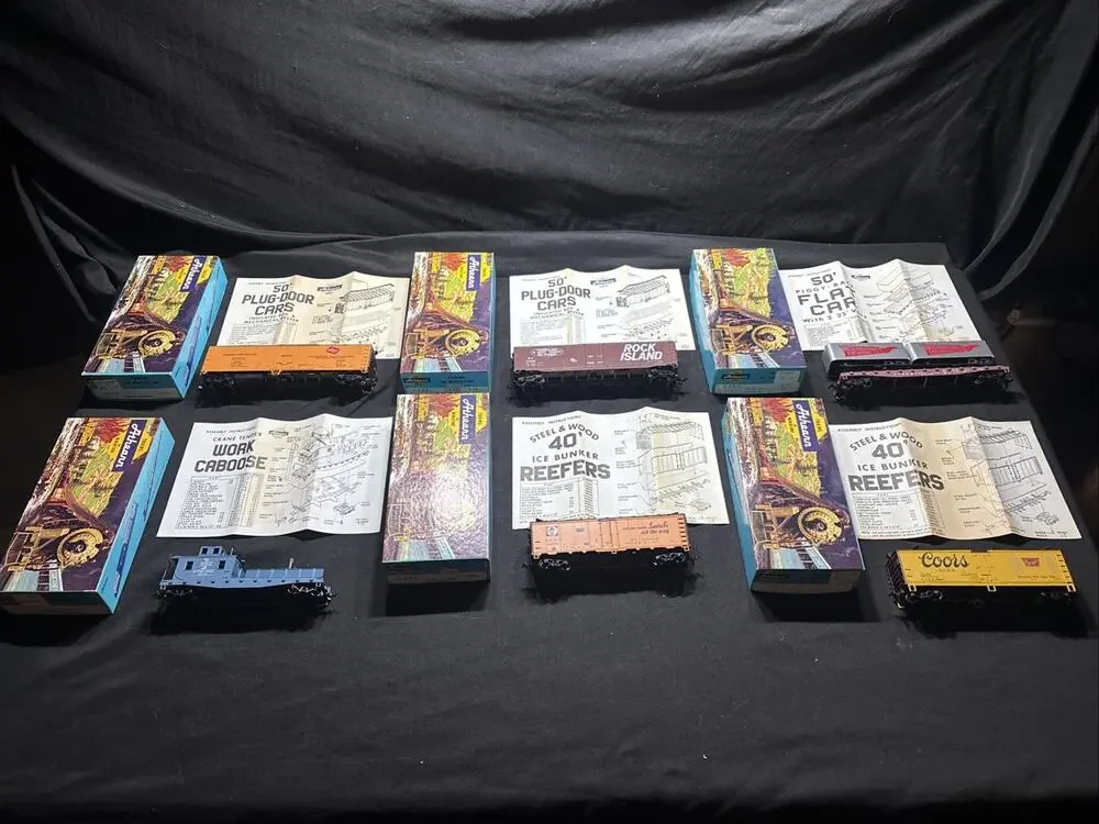 Vintage Athearn HO Scale Blue Box Lot 6 Train Freight Cars Coors Flatcar Reefers
